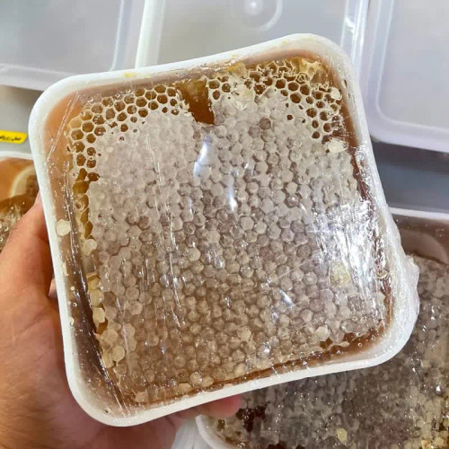 عسل چهل گیاه با موم